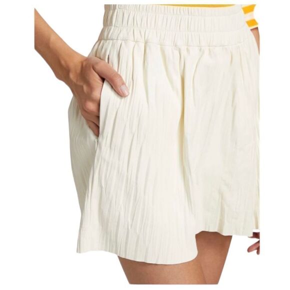 Frame Pleated Lamb Leather Short Women's Cream Size Medium - Picture 6 of 14